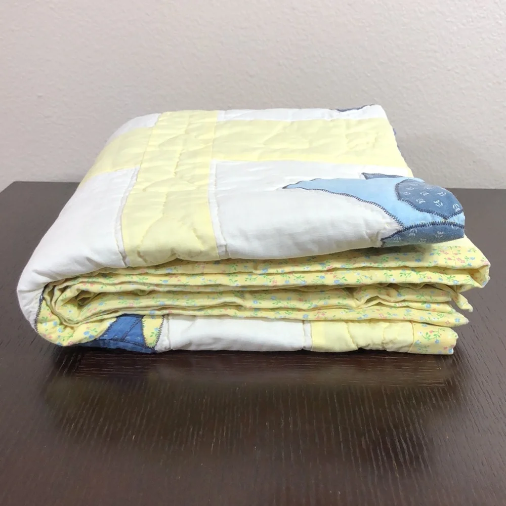 Vintage Grandma Hand‎ Made Patchwork Sunbonnet Sue & Overall Sam Cute Crib Quilt